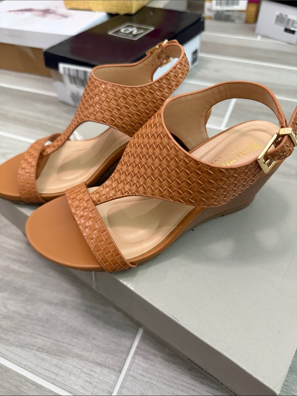 Kenneth Cole Reaction Women's Greatly Thong Almond Toe Wedge Sandals Heels - Picture 5 of 9